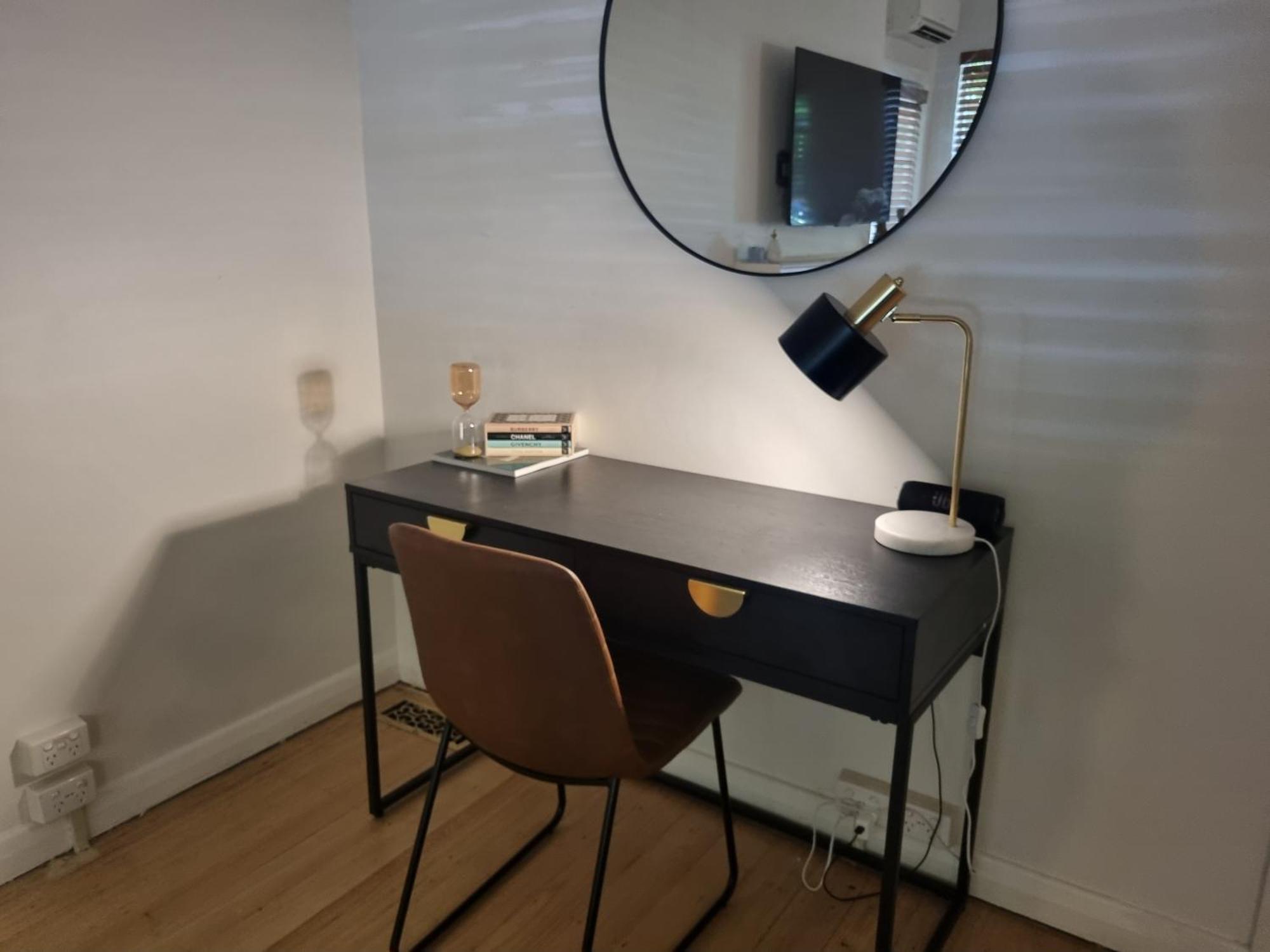 Stylish Art Deco On The Park Apartment
