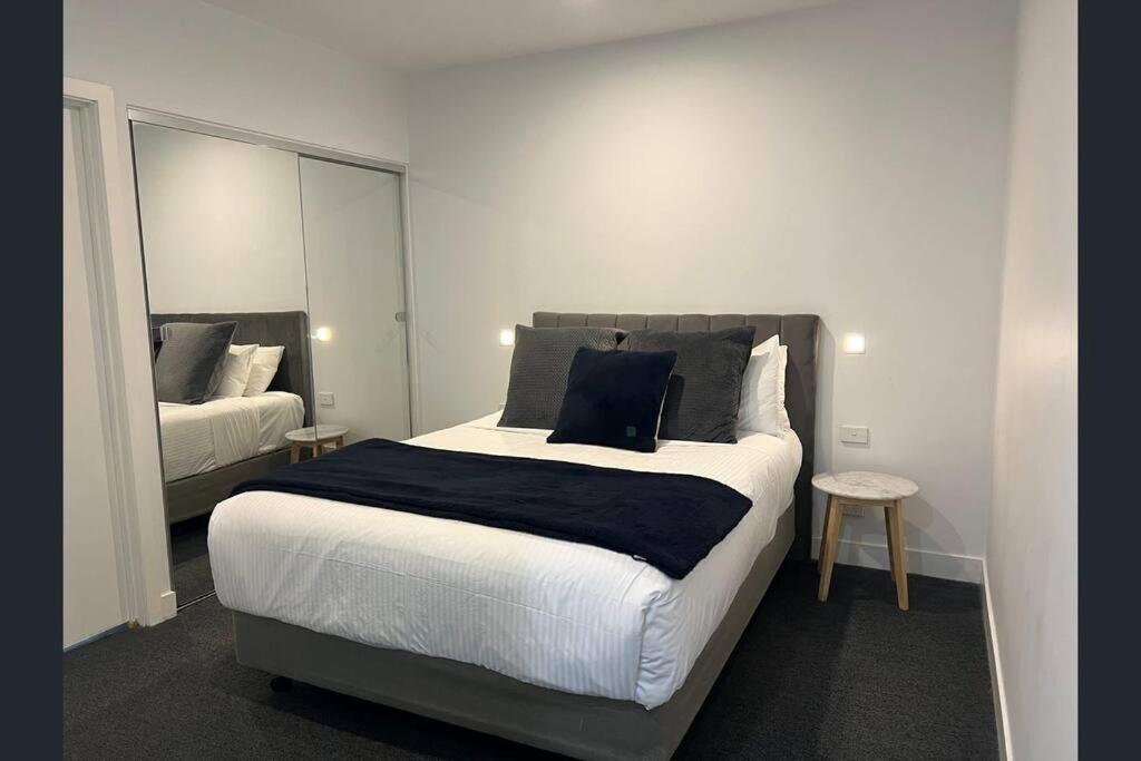 2 Bdr On Collins St, * Melbourne