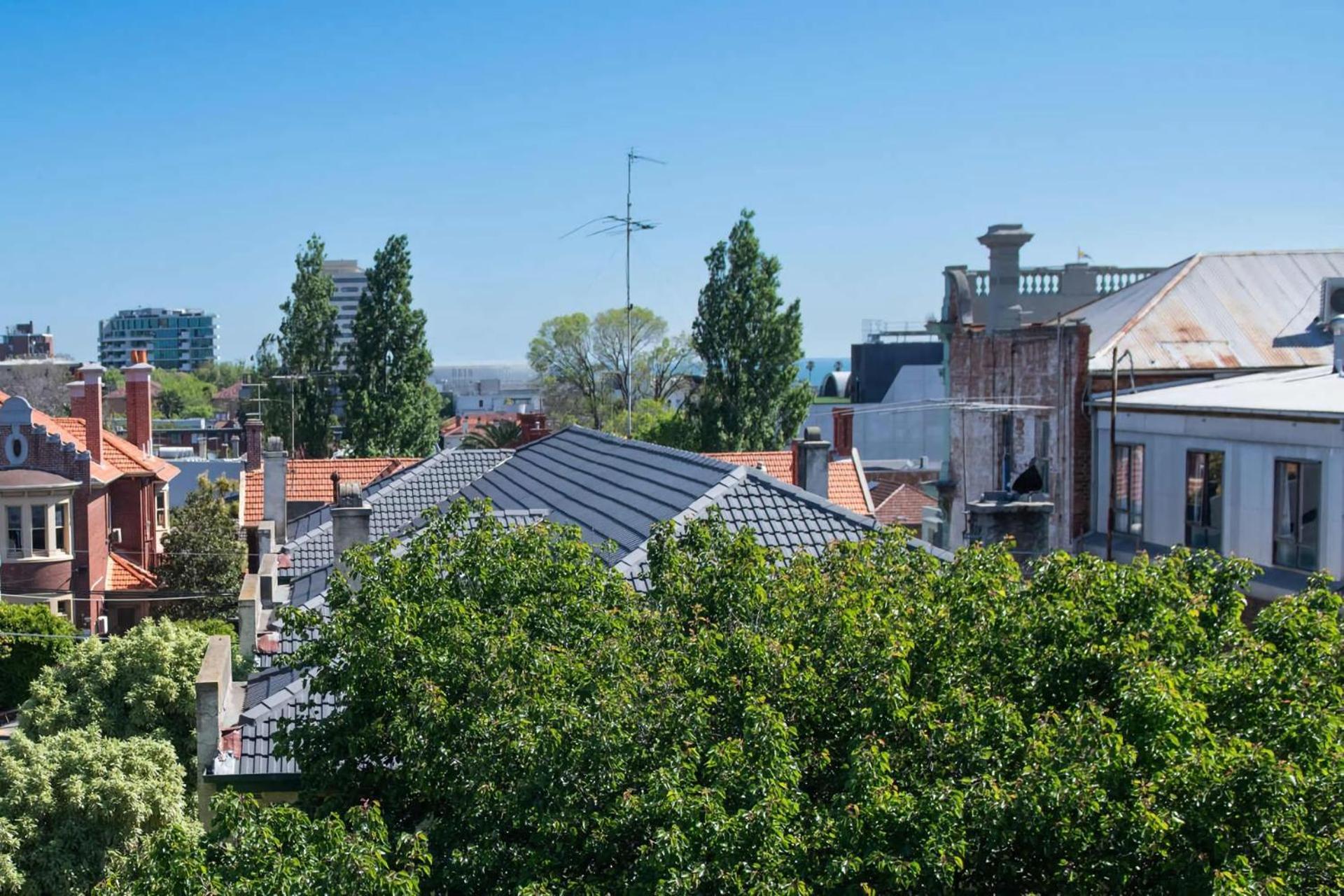 3-level Retreat - Rooftop Views & Coastal Comfort Apartment *