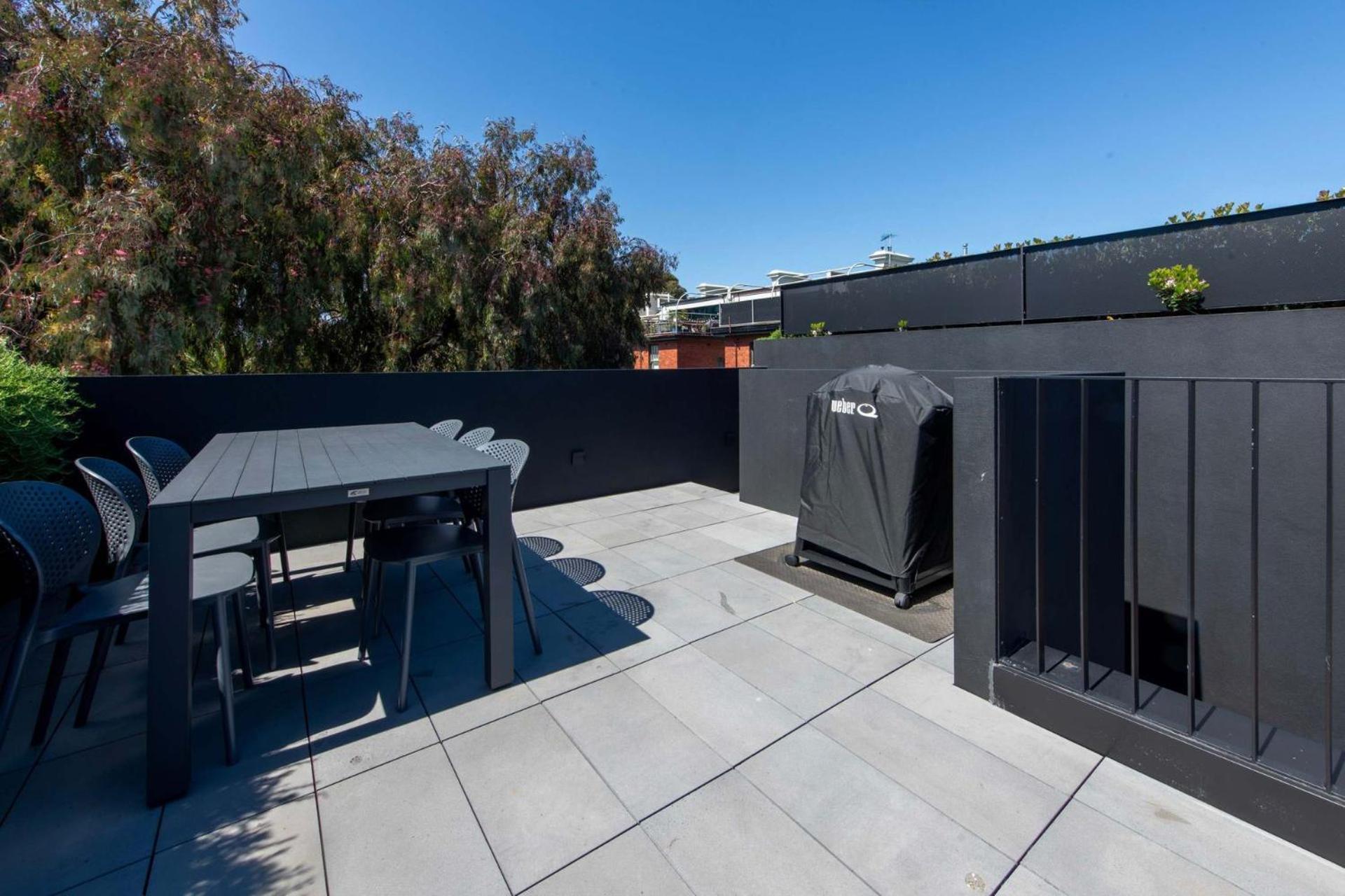 3-level Retreat - Rooftop Views & Coastal Comfort * Melbourne