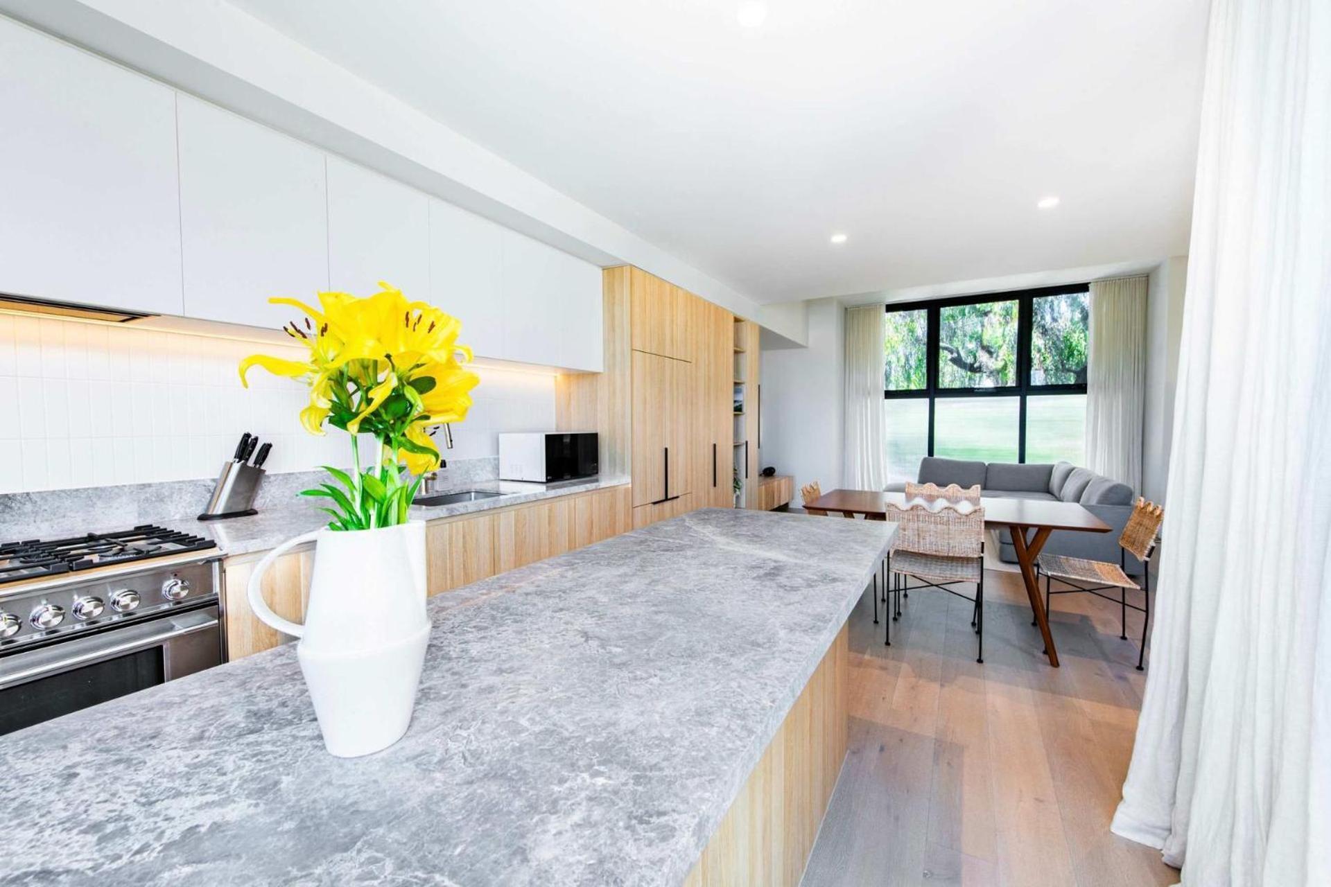 3-level Retreat - Rooftop Views & Coastal Comfort * Melbourne