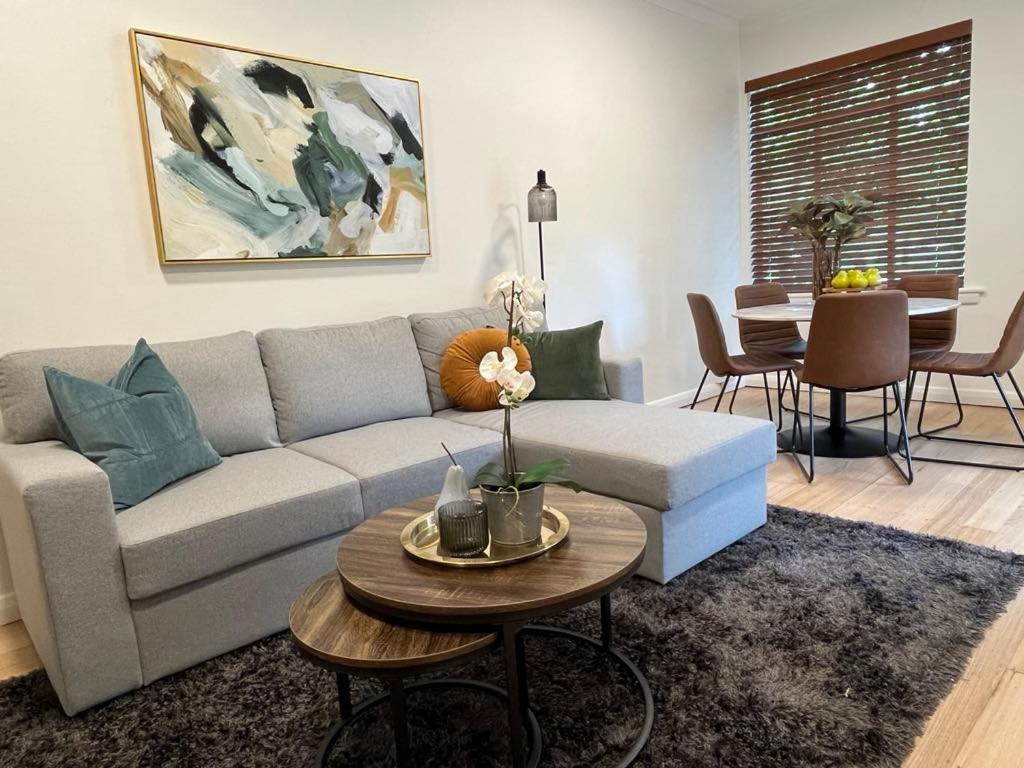 Stylish Art Deco On The Park Apartment *