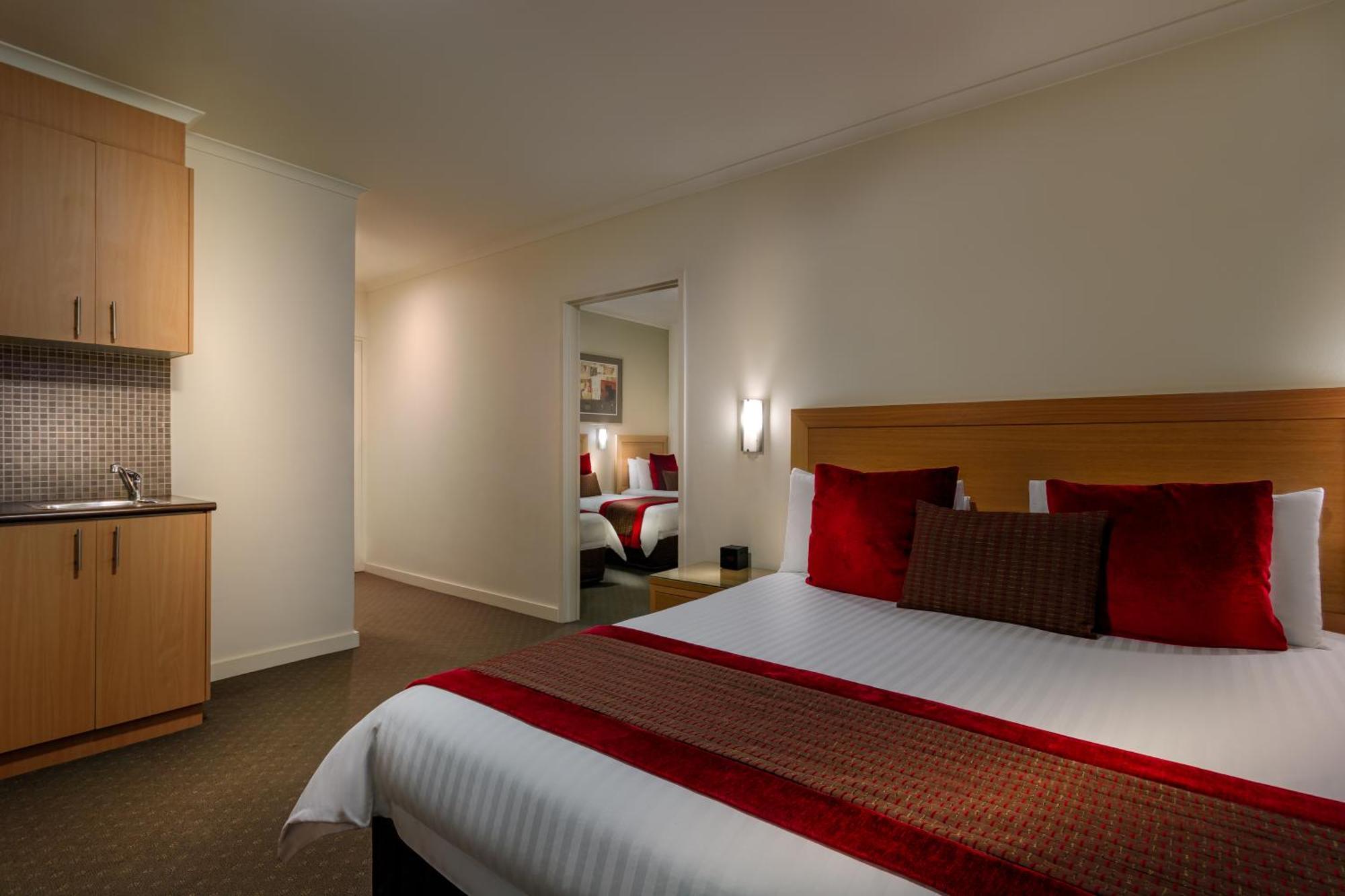 Hotel Western Travel Melbourne