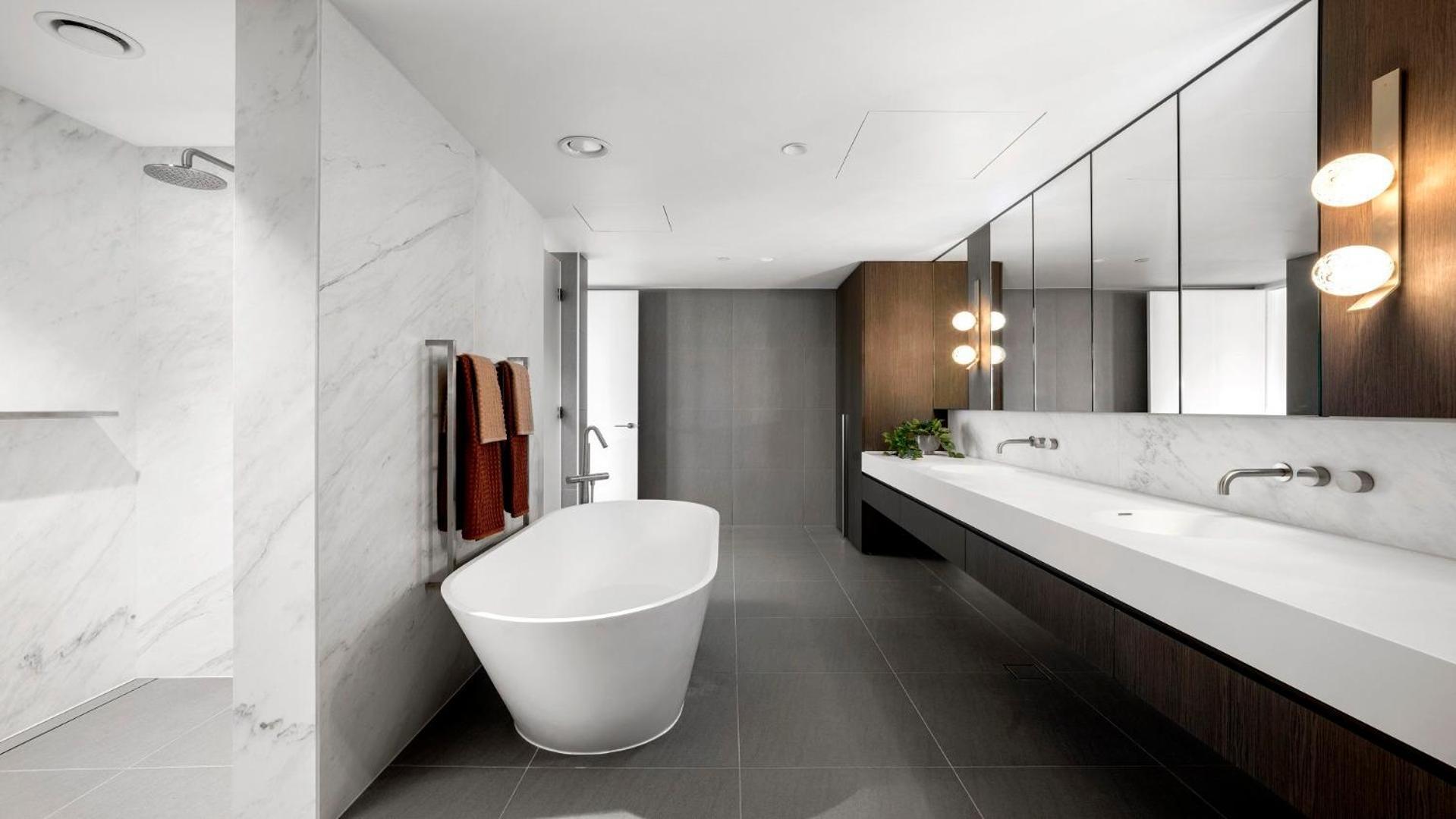 Luxury Living In Melbourne-s Premier Collins Arch Apartment *