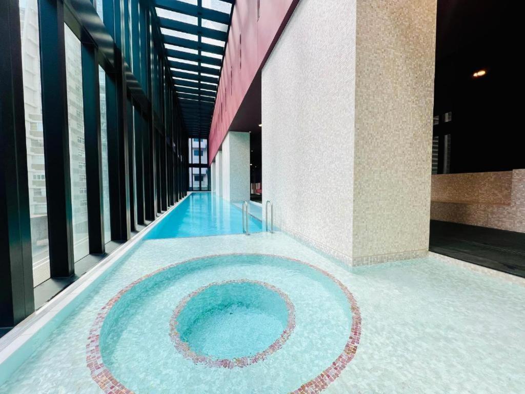 Cbd Central 3-bedroom 2 Baths 5 Beds Pool Sauna Gym Carpark City Sky View Apartment Melbourne