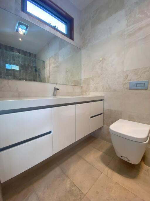 Apartment Entire With Balcony Melbourne