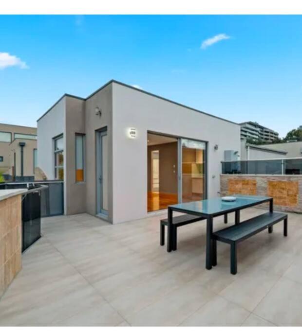 Apartment Entire With Balcony *