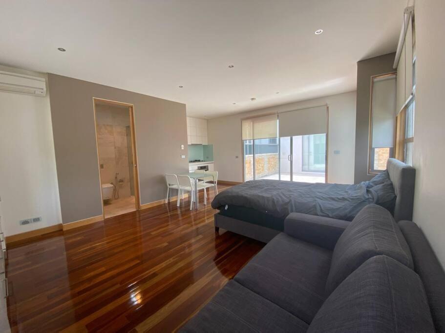 Entire With Balcony Apartment Melbourne