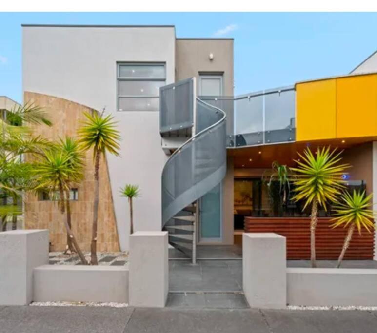 Entire With Balcony *