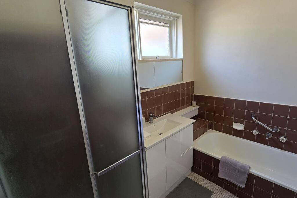 Elsternwick Easy Living - 2 Bedroom Sleeping 4 Apartment