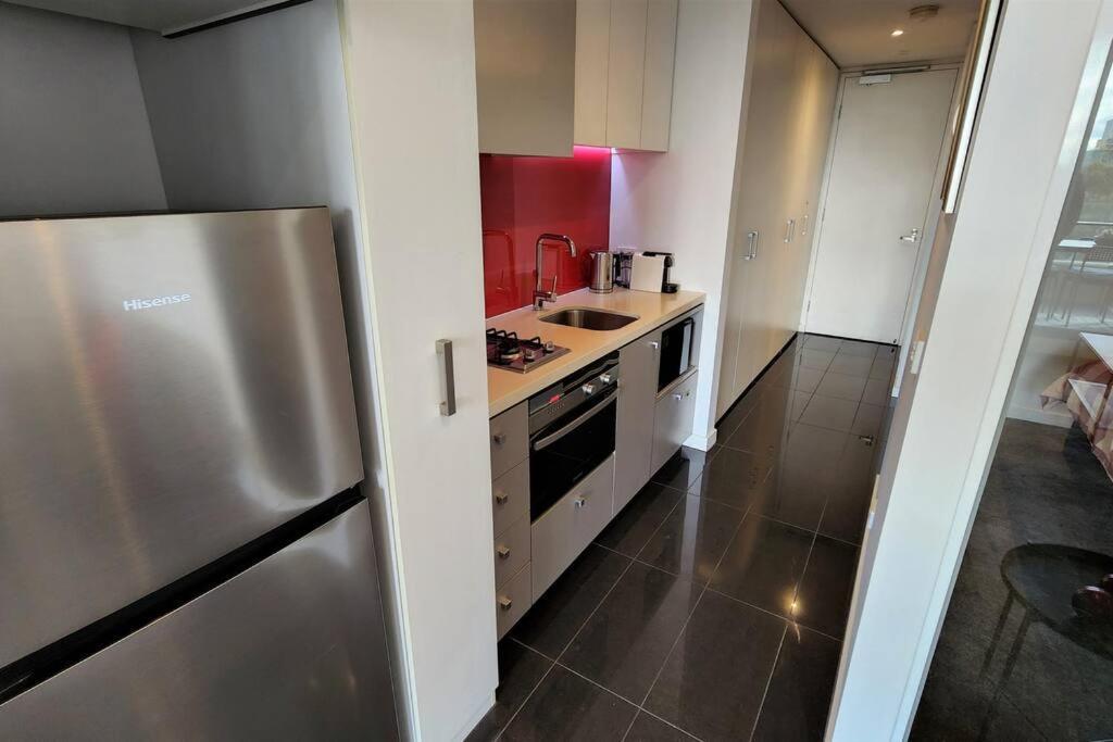 Apartment St Kilda Vibes - Views, Airy 1 Bed Sleeps 2-4 Melbourne