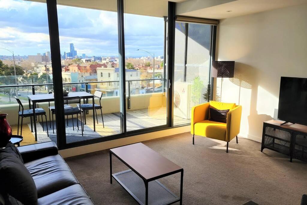 Apartment St Kilda Vibes - Views, Airy 1 Bed Sleeps 2-4 Melbourne