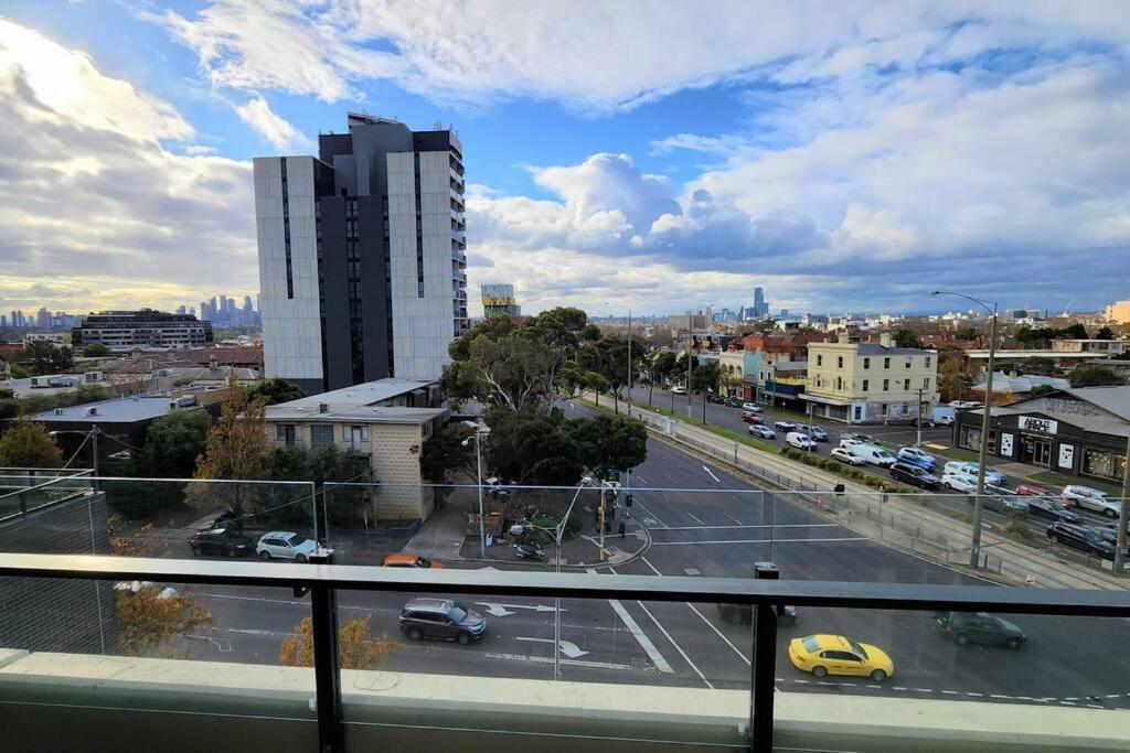 St Kilda Vibes - Views, Airy 1 Bed Sleeps 2-4 Apartment *