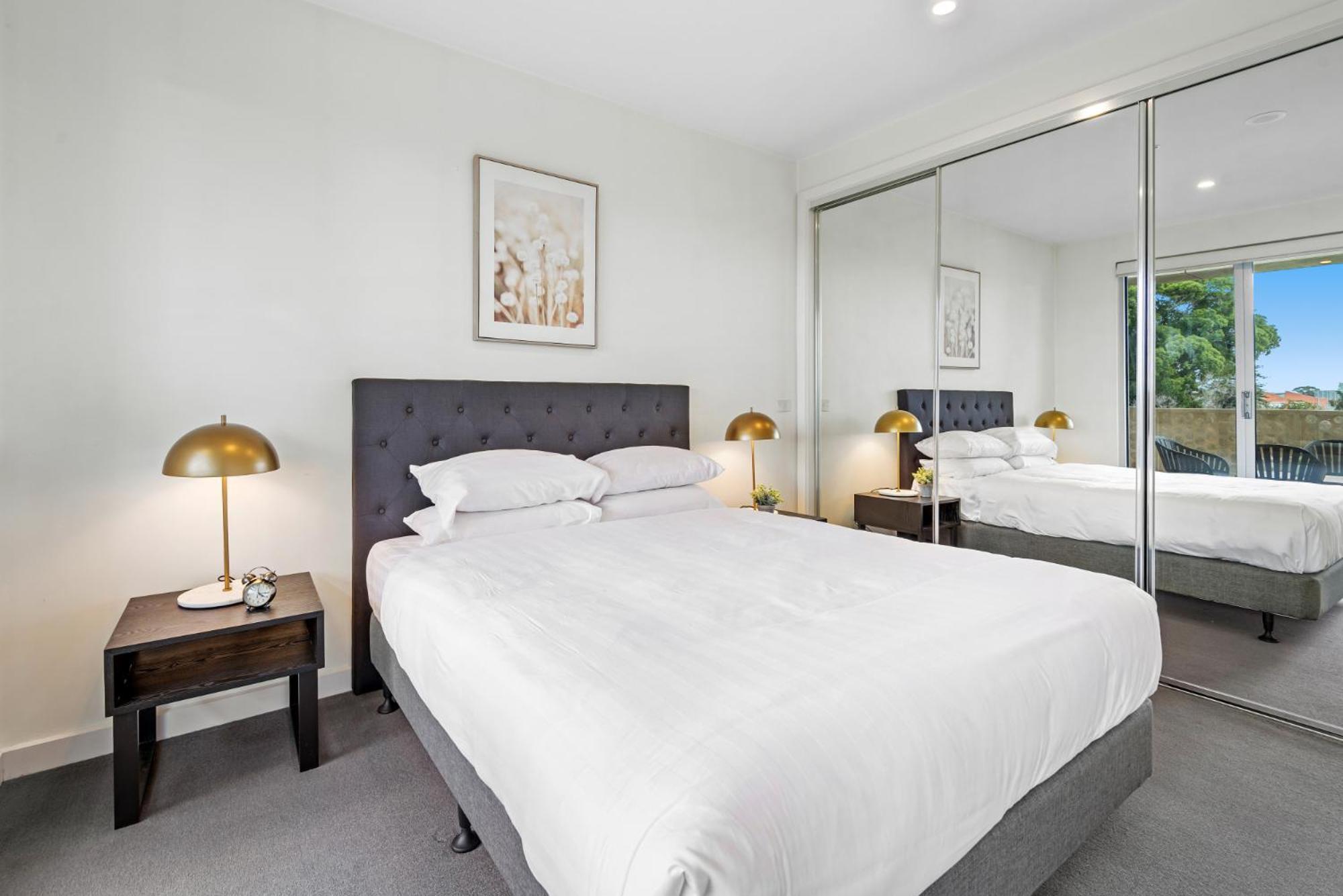 Modern 2-bed St Kilda Near Shops Apartment Melbourne