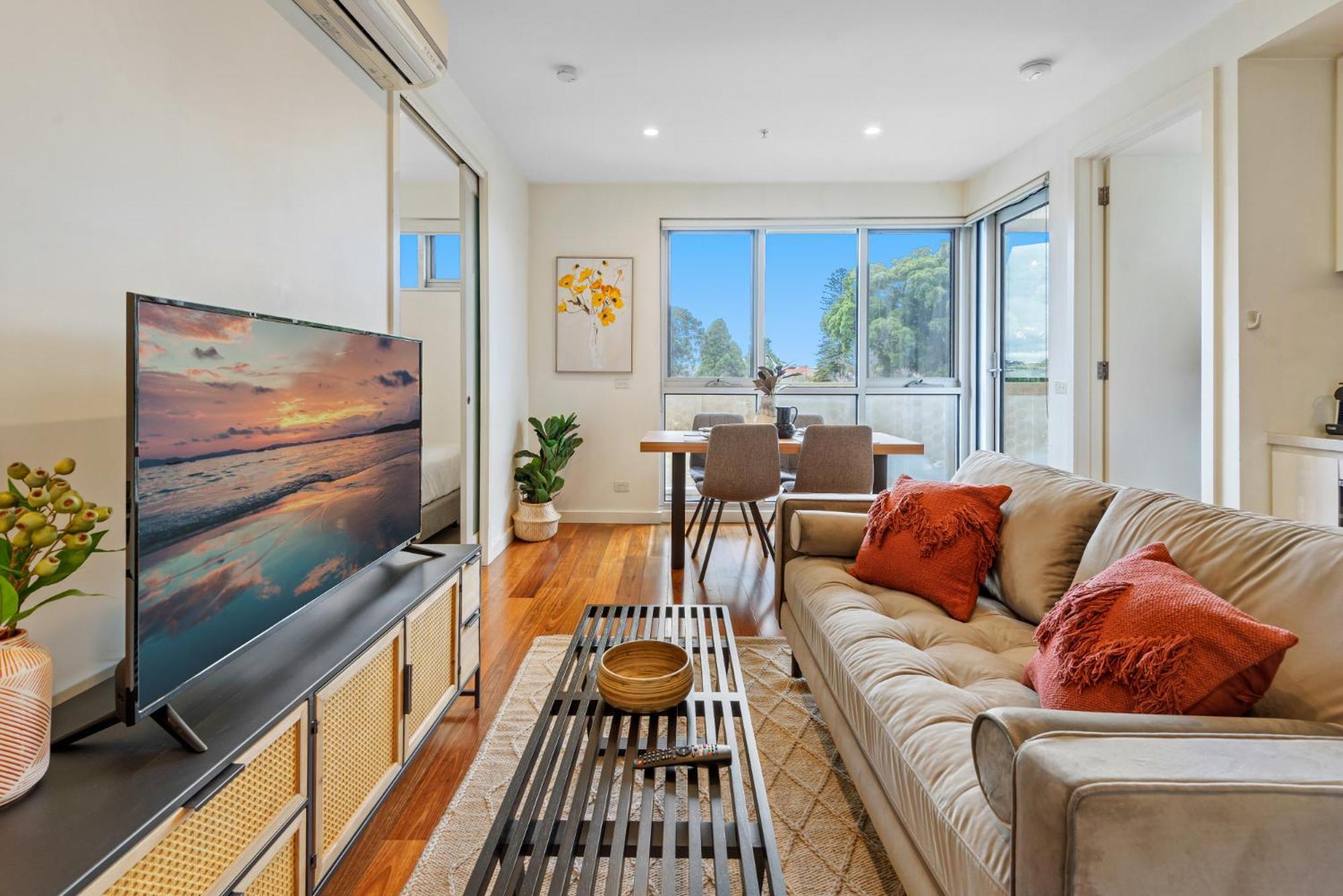 Modern 2-bed St Kilda Near Shops *