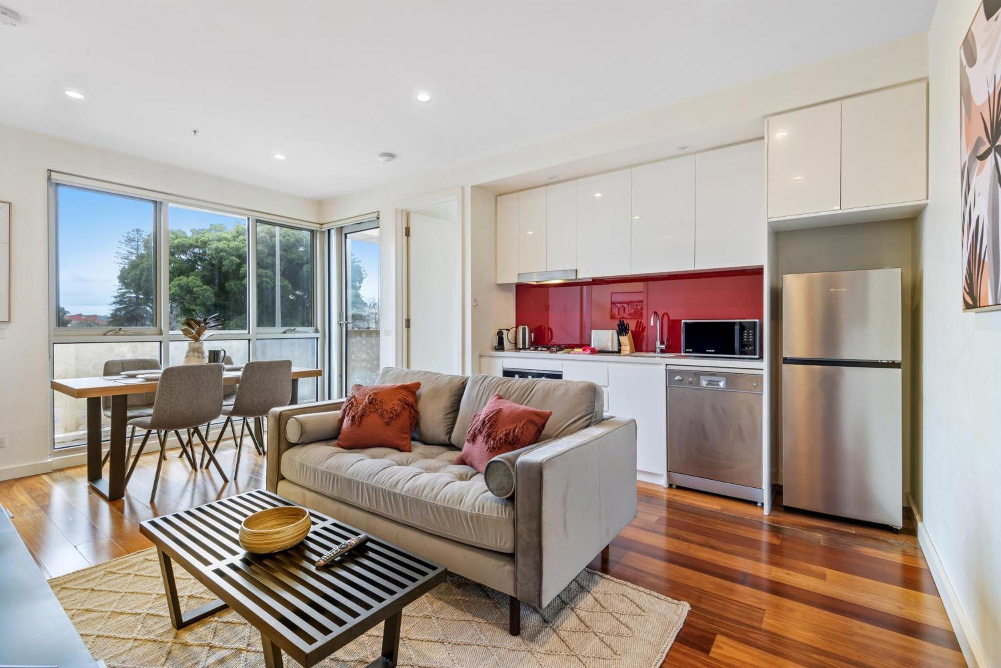 Modern 2-bed St Kilda Near Shops Apartment Melbourne