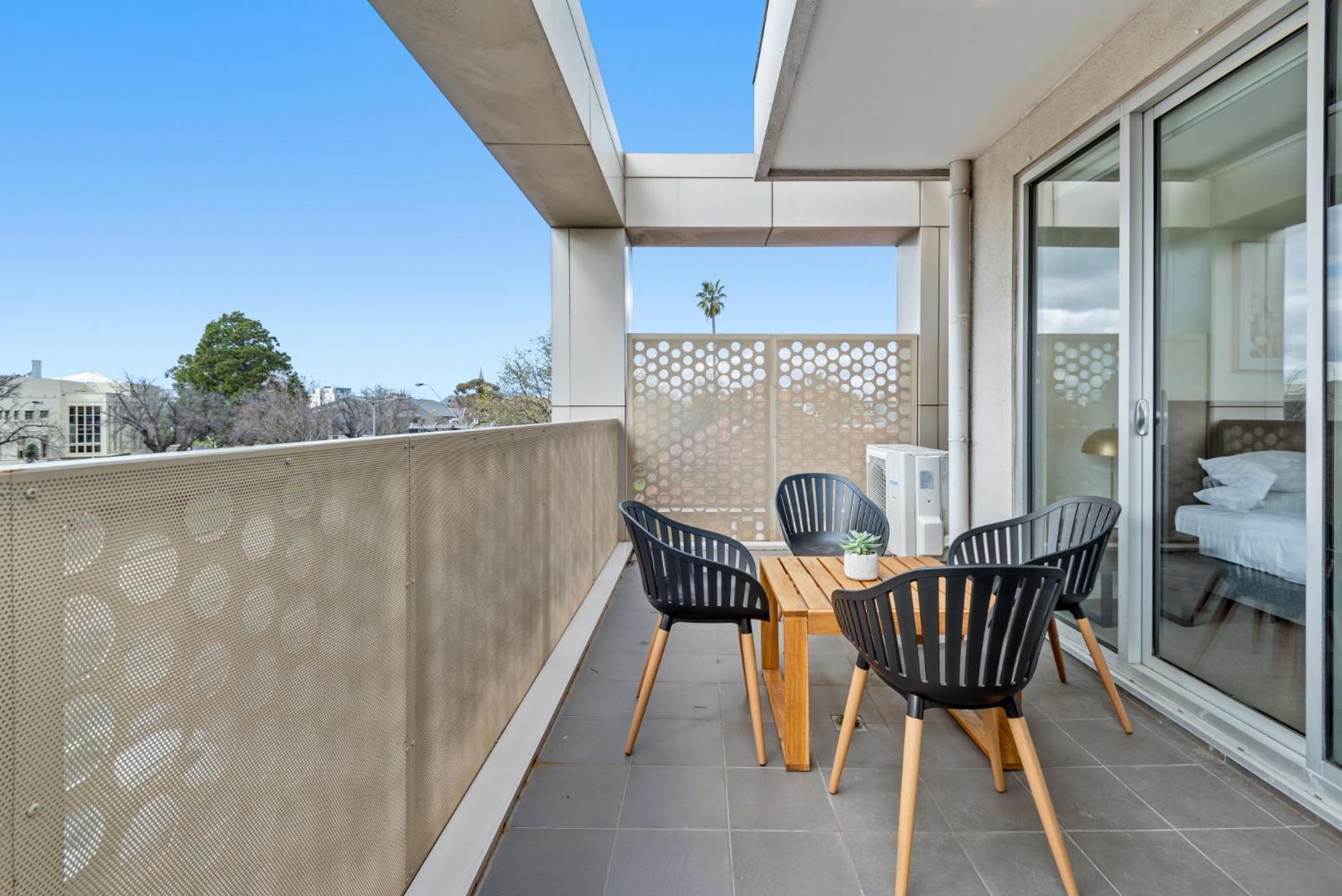 Apartment Modern 2-bed St Kilda Near Shops