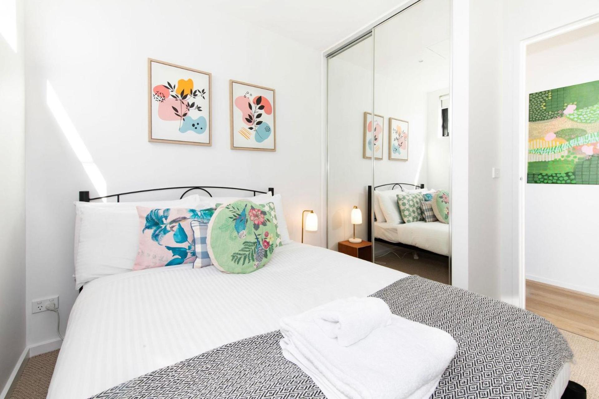 Stylish Urban Retreat With Spectacular Views And Prime Location Apartment