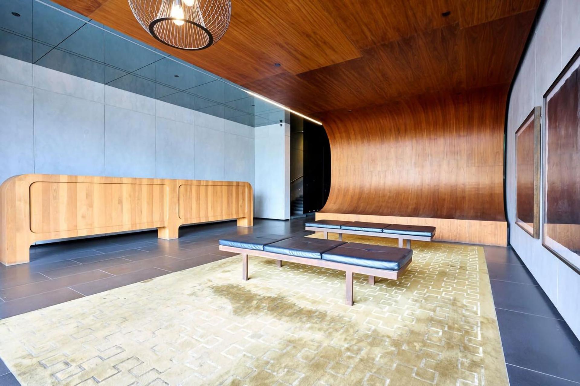Stylish Urban Retreat With Spectacular Views And Prime Location Apartment *