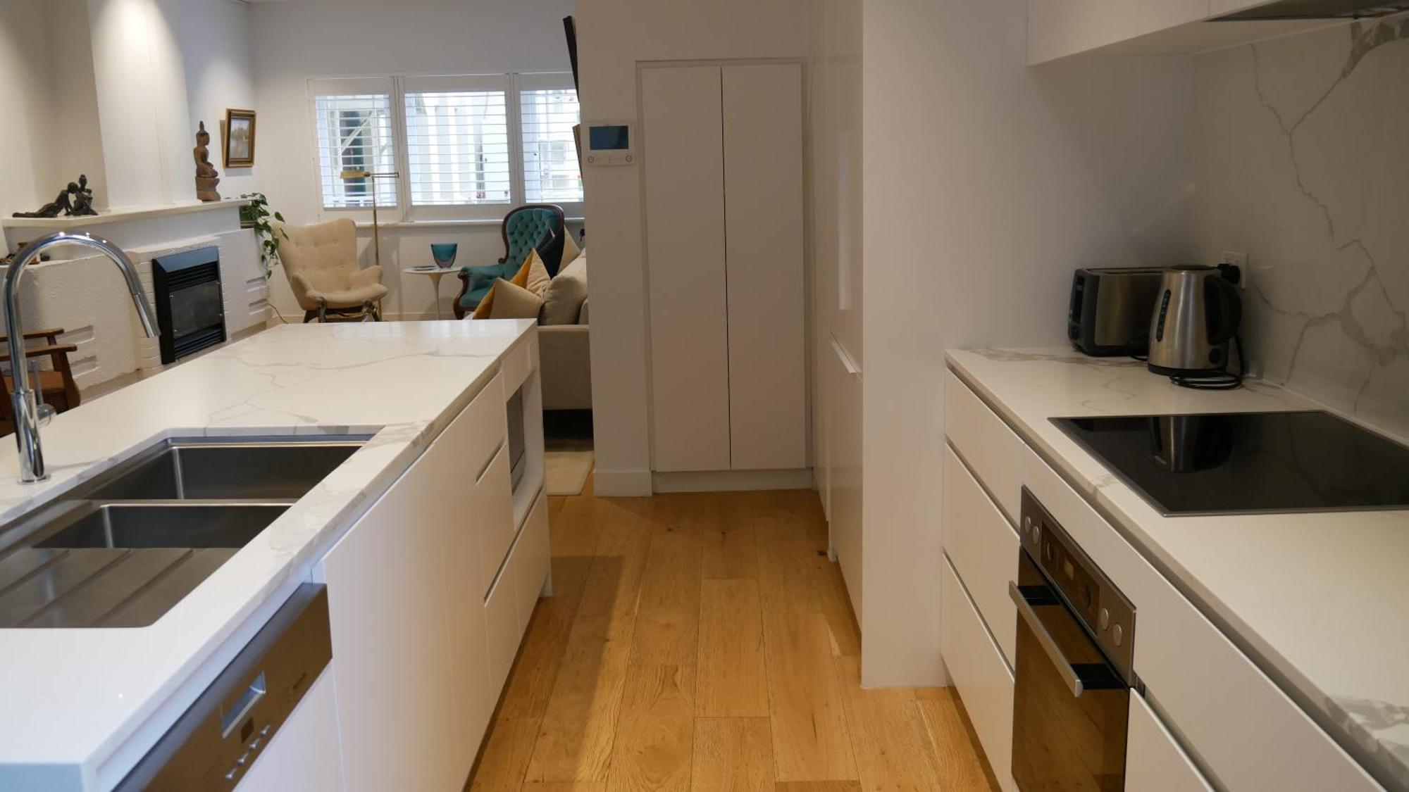 Brilliant 2brm, Fully Renovated Art Deco Classic *