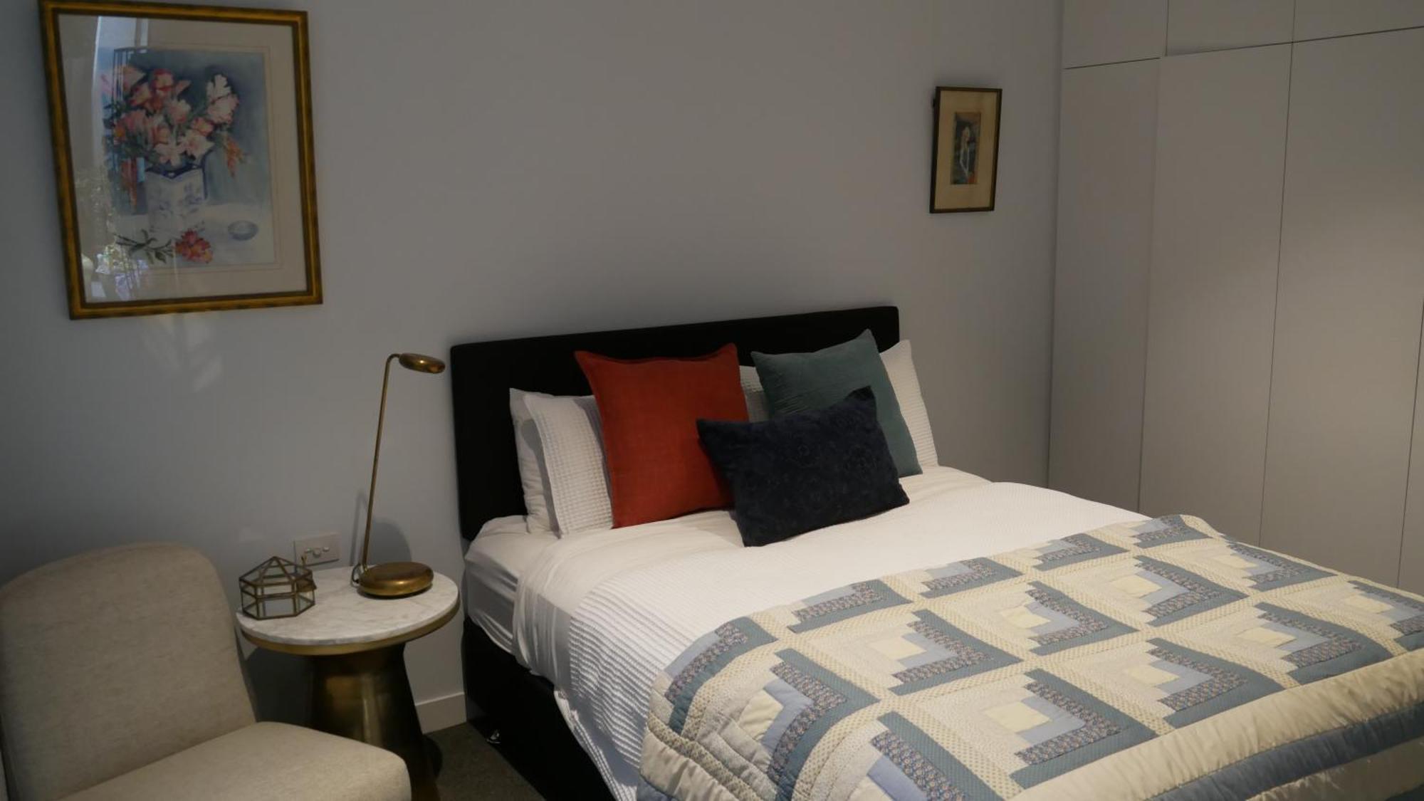 Brilliant 2brm, Fully Renovated Art Deco Classic