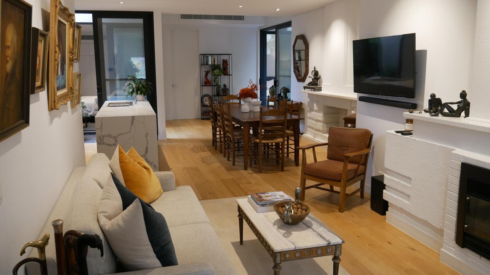 Brilliant 2brm, Fully Renovated Art Deco Classic Apartment Melbourne