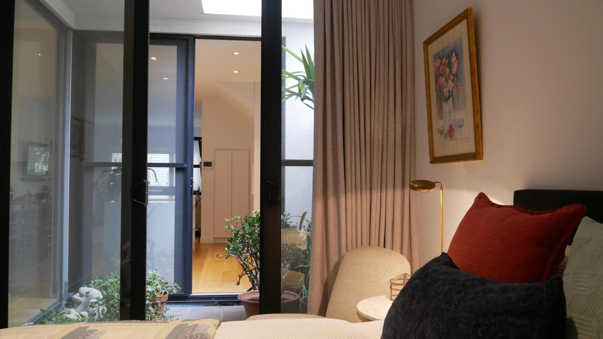 Brilliant 2brm, Fully Renovated Art Deco Classic Apartment