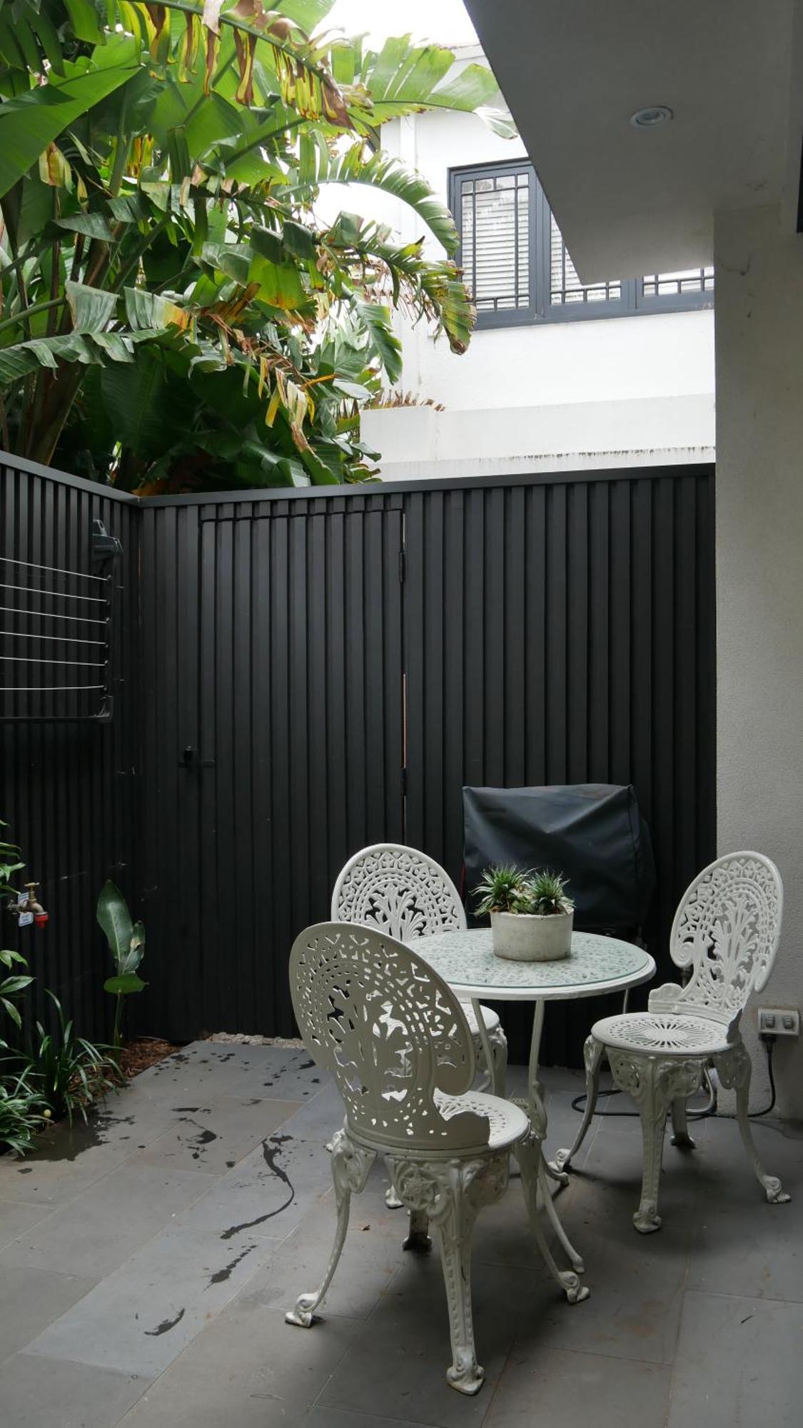 Brilliant 2brm, Fully Renovated Art Deco Classic * Melbourne