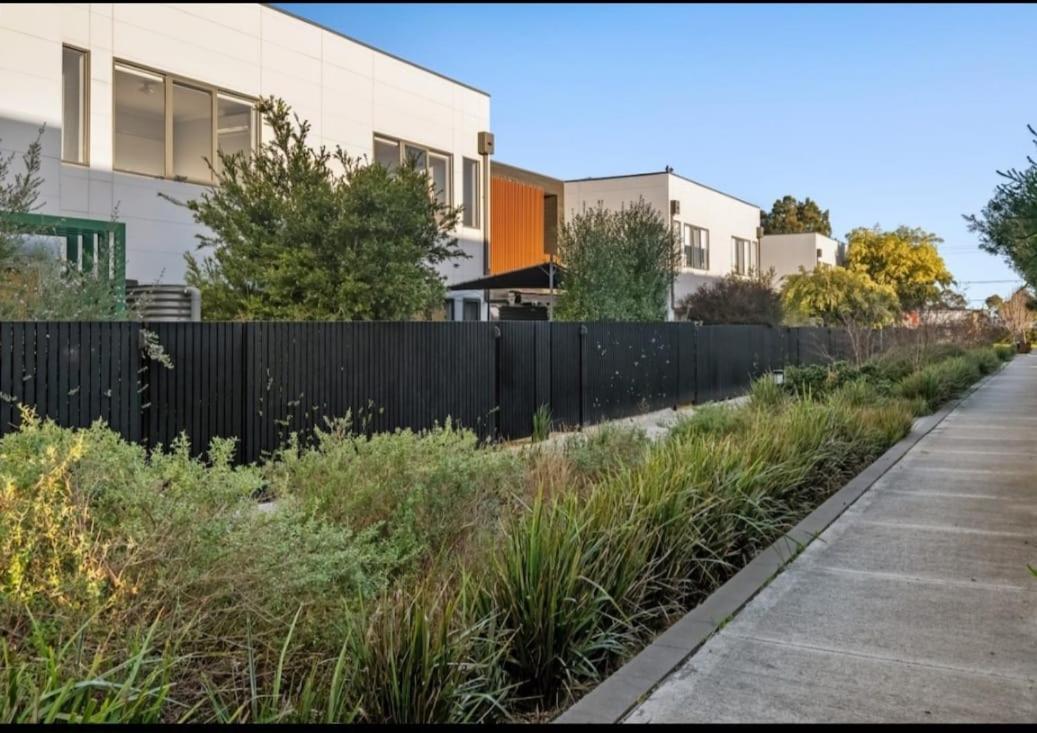 Luxurious 3- Bedroom Retreat Melbourne