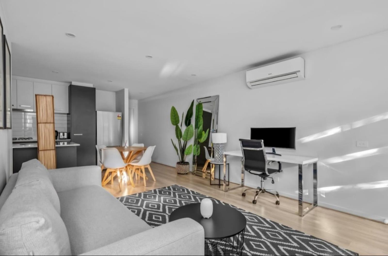 Holiday home Luxurious 3- Bedroom Retreat *
