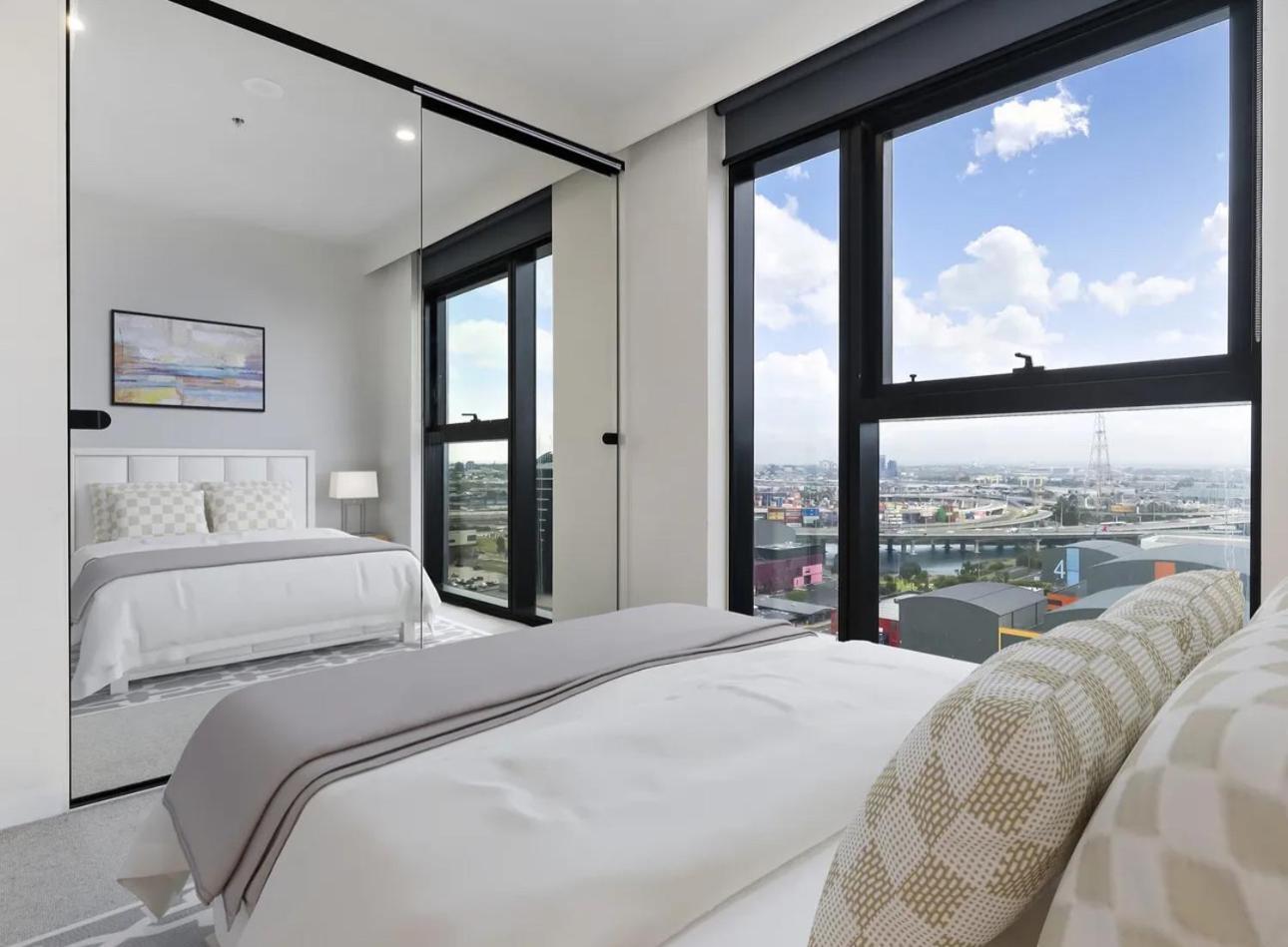 Marina Tower Fireworks View & Prime Location * Melbourne