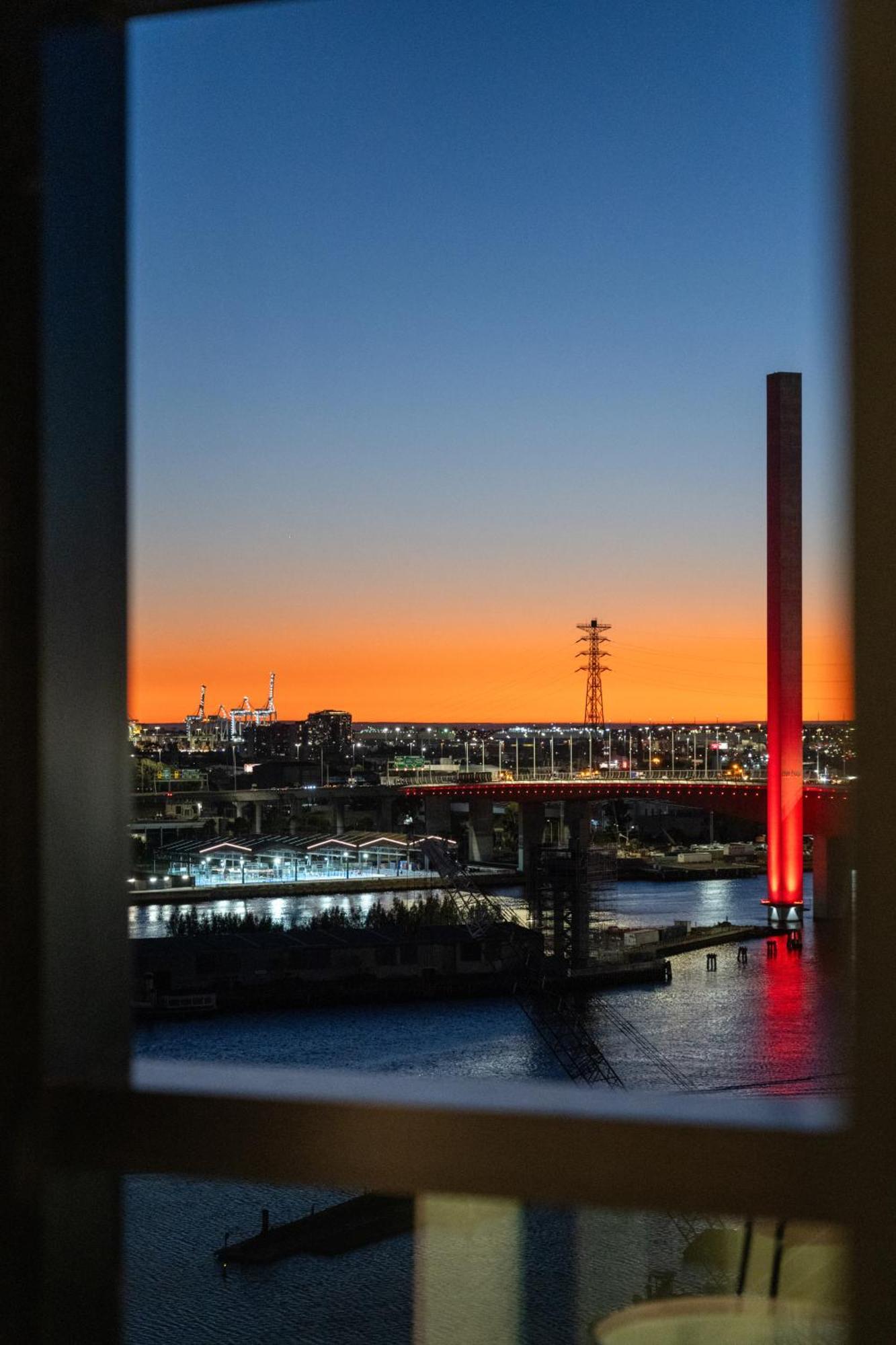 Marina Tower Fireworks View & Prime Location Apartment *