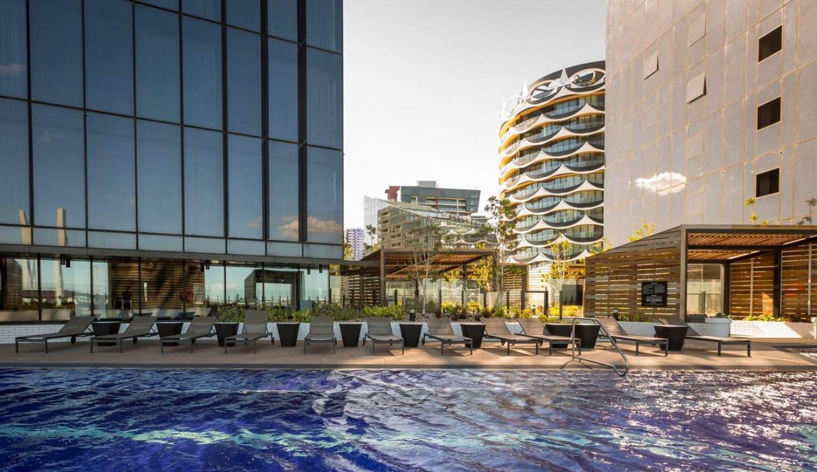 Marina Tower Fireworks View & Prime Location Apartment