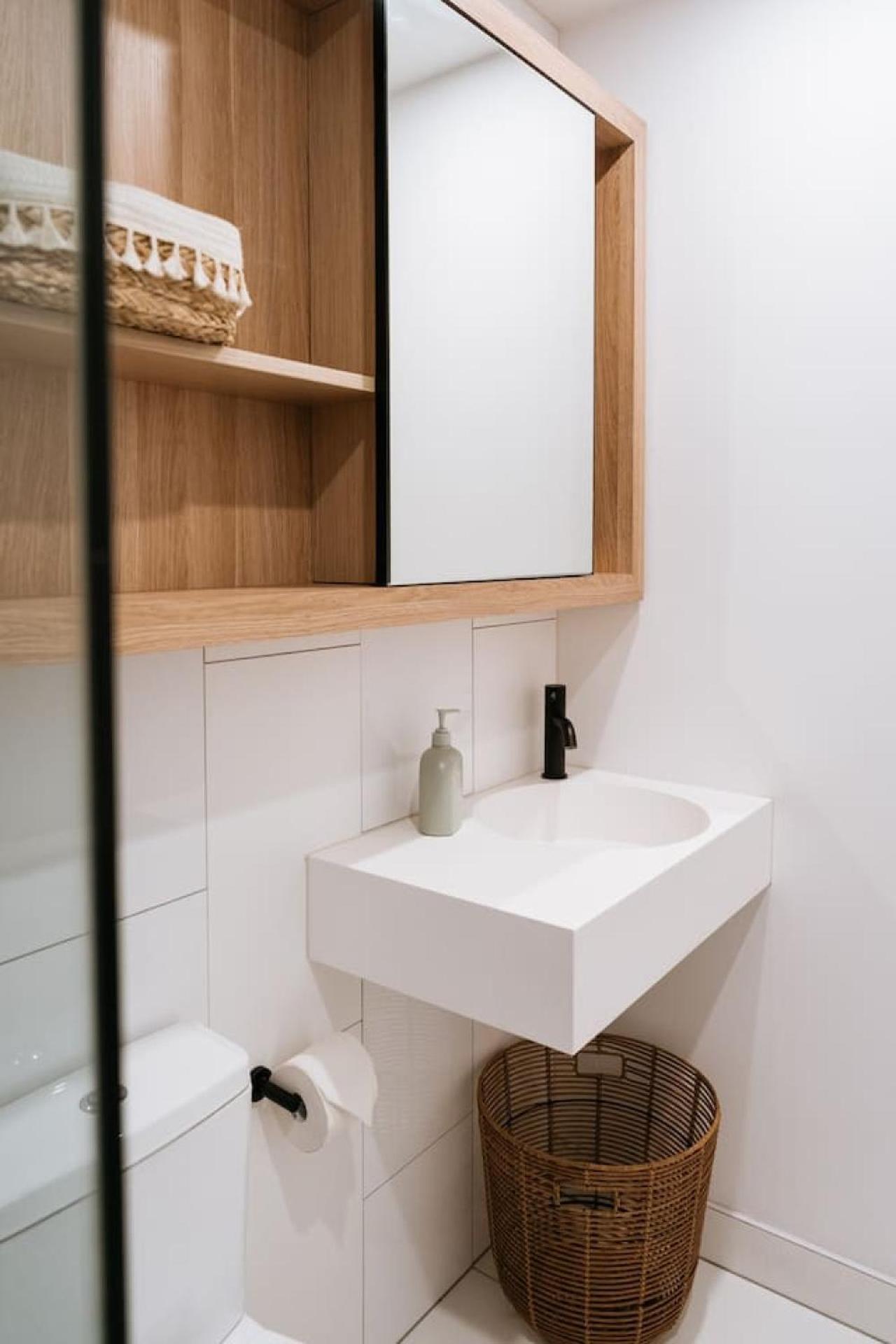 Luna, Stylish And Chic Collingwood * Melbourne