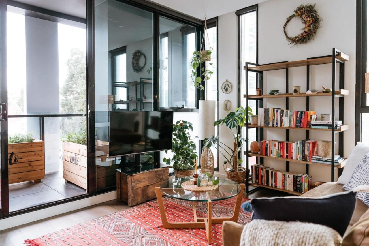 Luna, Stylish And Chic Collingwood * Melbourne