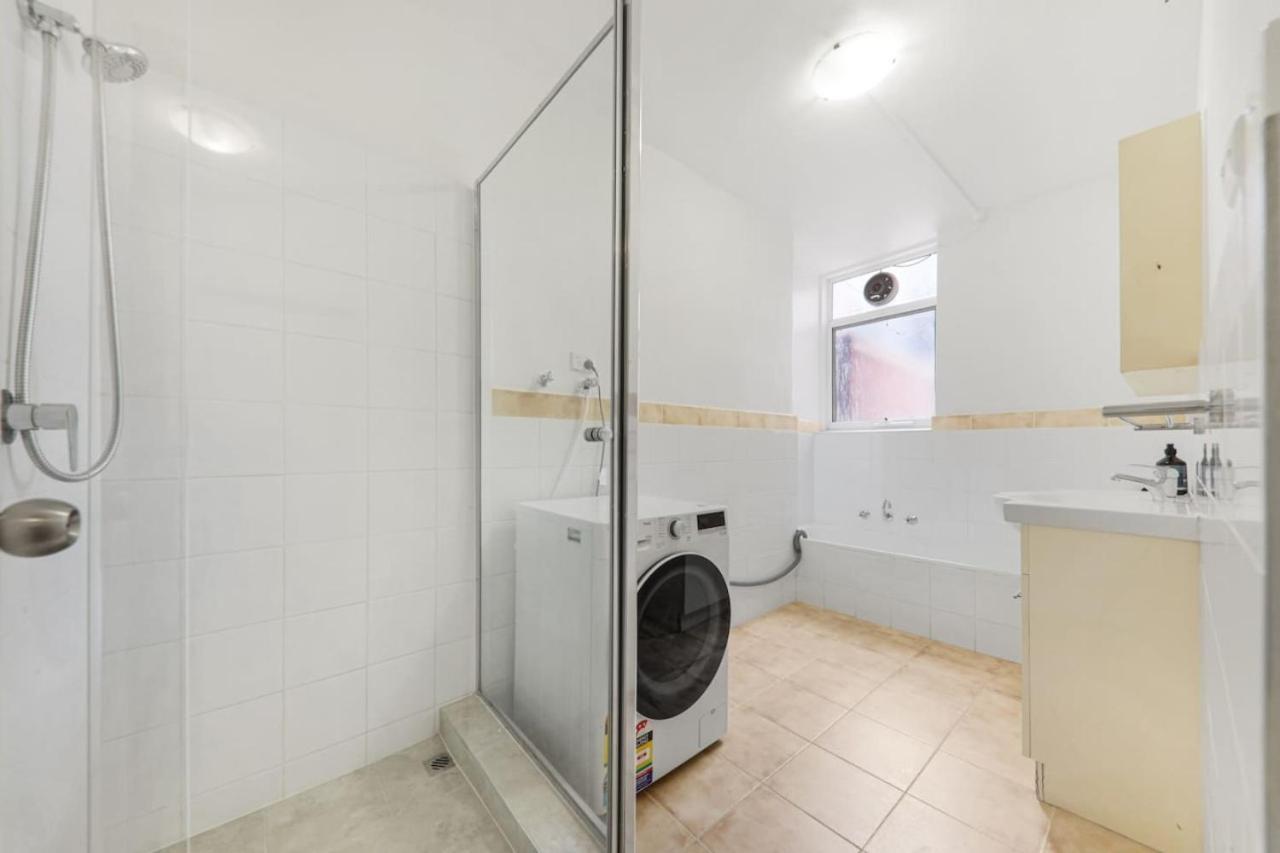 3 Bedroom 60s Retro By Alma Park Apartment Melbourne