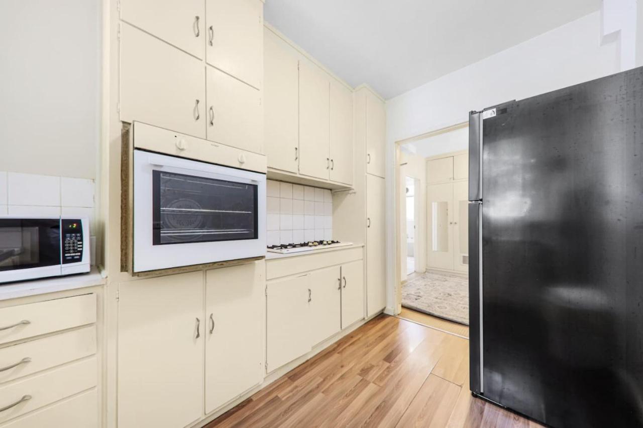 Apartment 3 Bedroom 60s Retro By Alma Park Melbourne