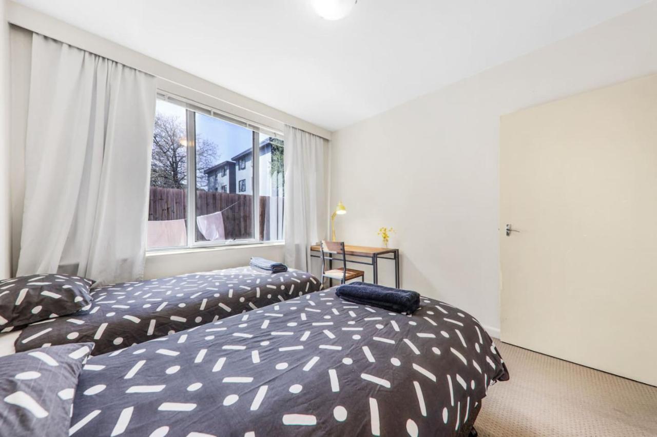Apartment 3 Bedroom 60s Retro By Alma Park