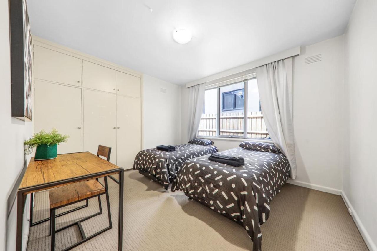 Apartment 3 Bedroom 60s Retro By Alma Park Melbourne