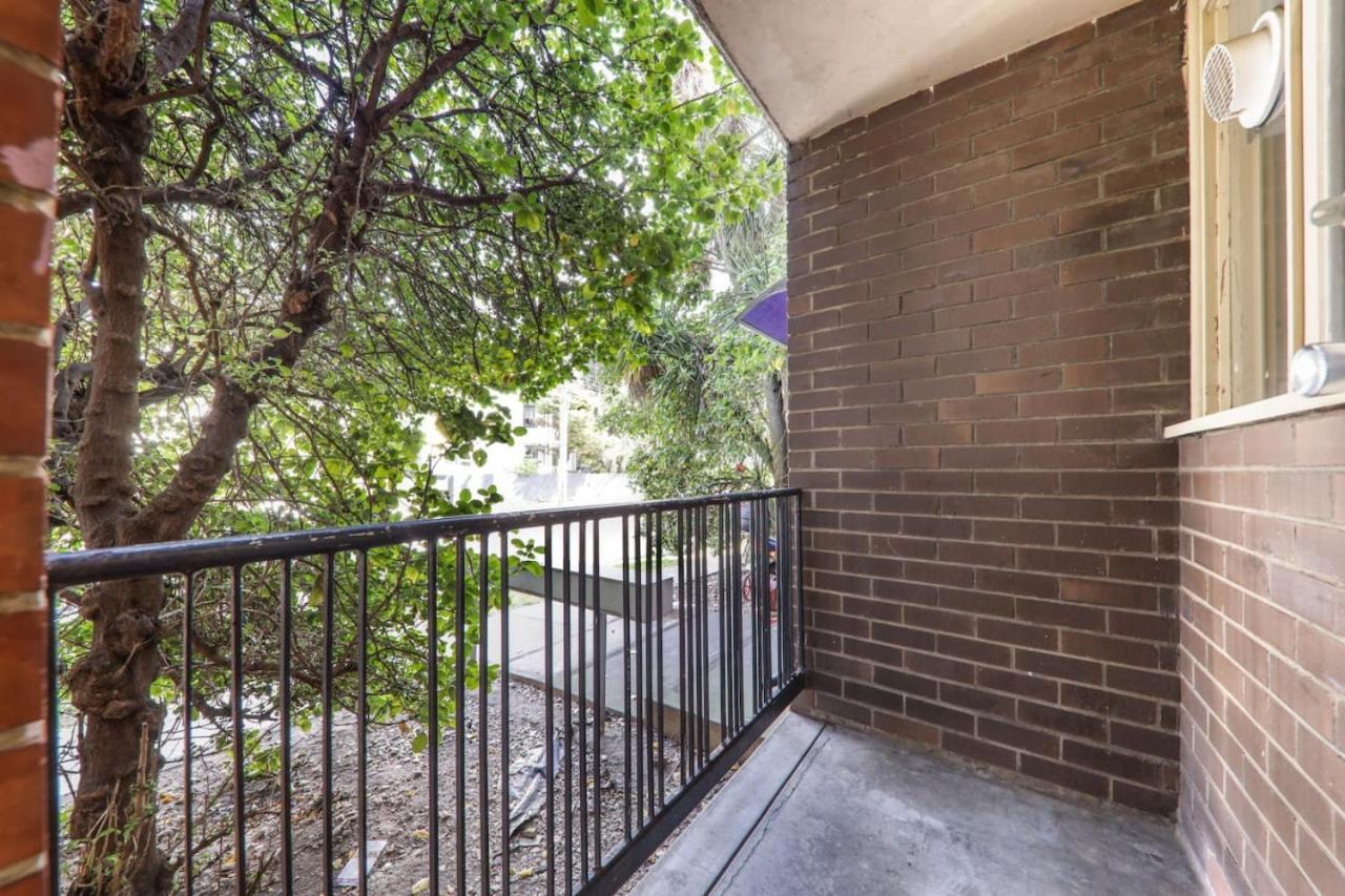 3 Bedroom 60s Retro By Alma Park * Melbourne
