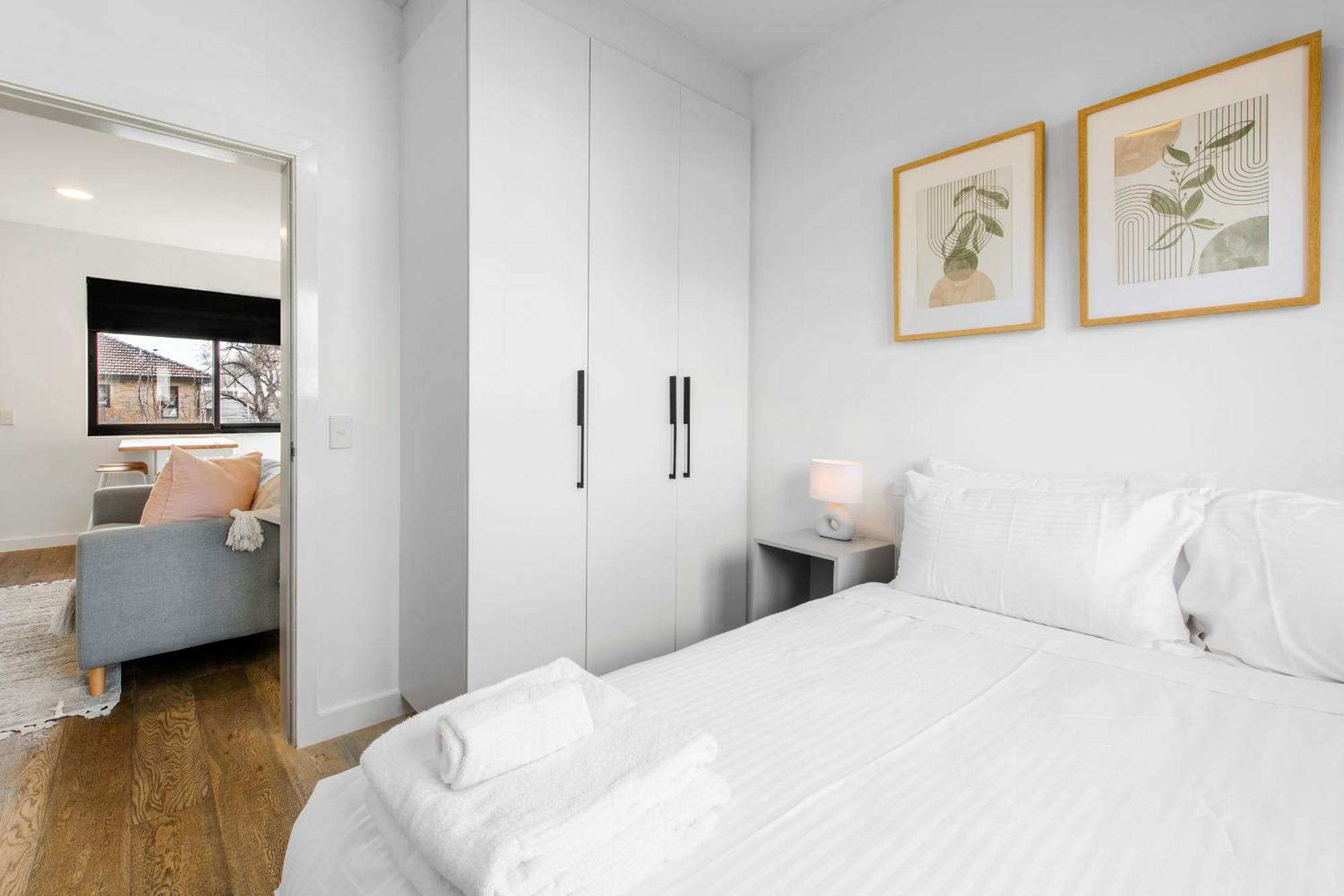 Sunny And Stylish One-bedroom Melbourne