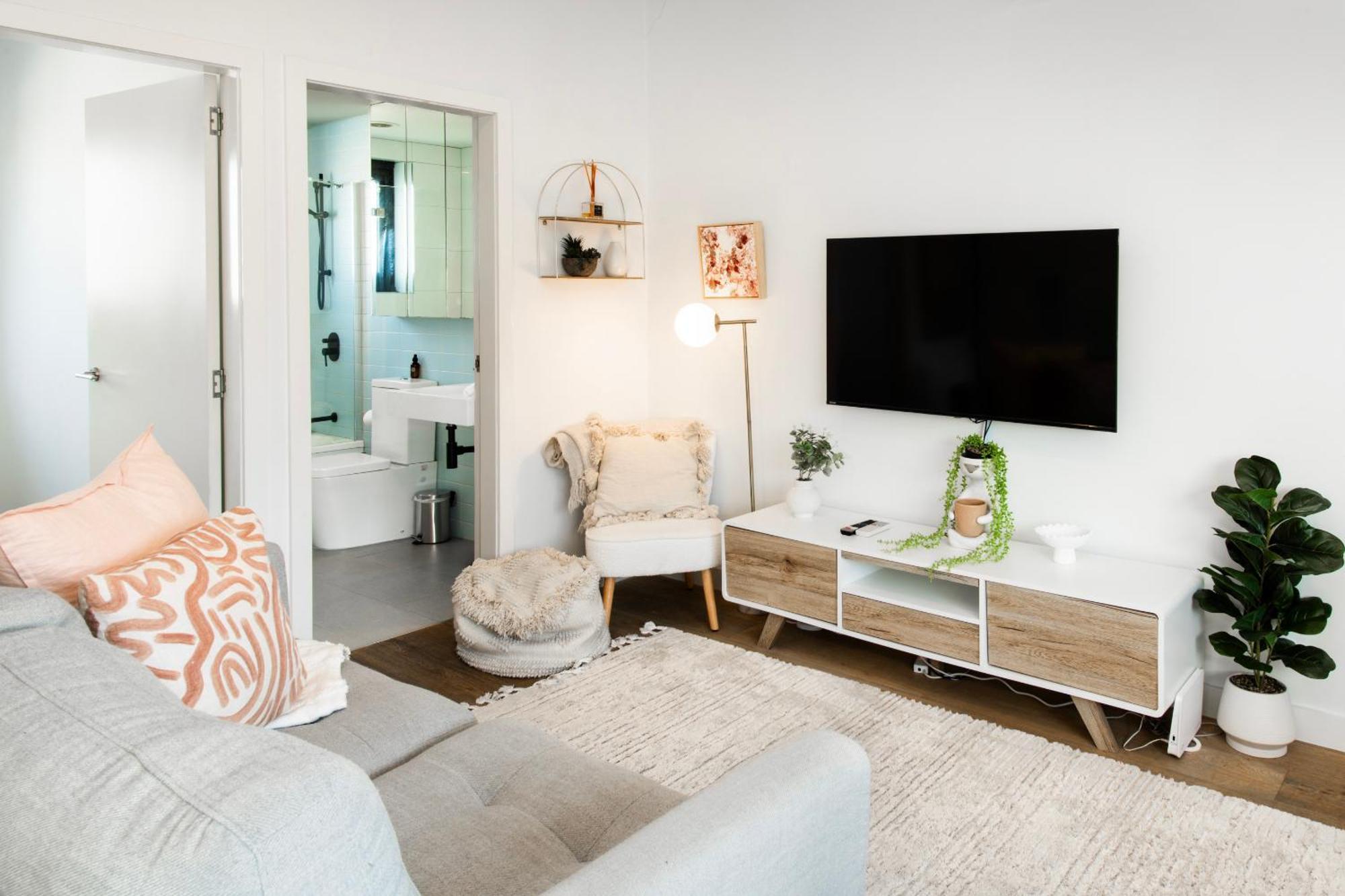 Sunny And Stylish One-bedroom Apartment
