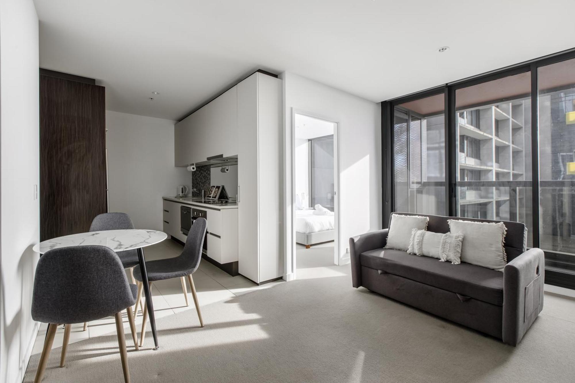 Modern Nomads Prime Cbd 2br Modern Haven With Pool & Gym Apartment