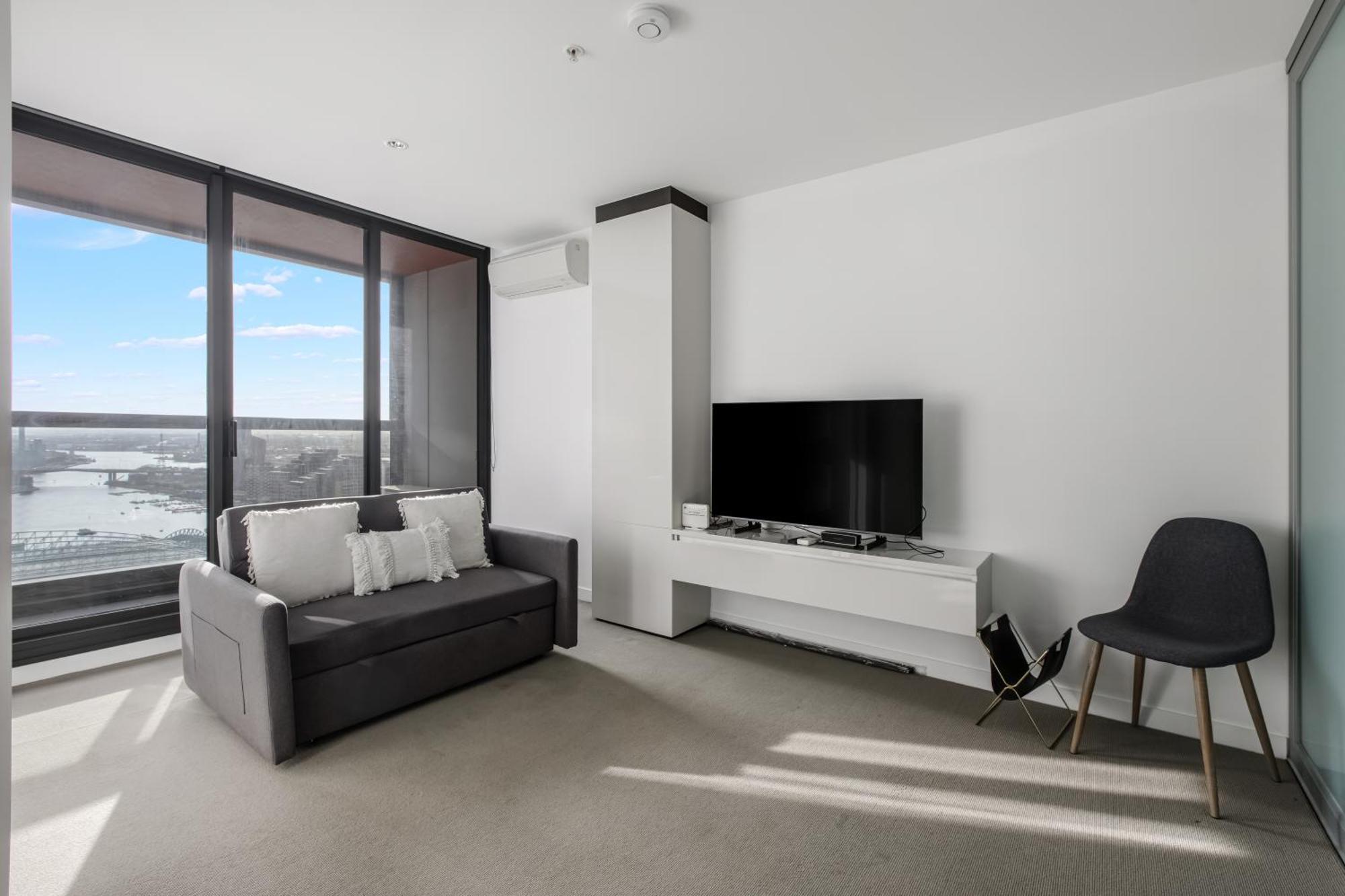Modern Nomads Prime Cbd 2br Modern Haven With Pool & Gym Apartment Melbourne