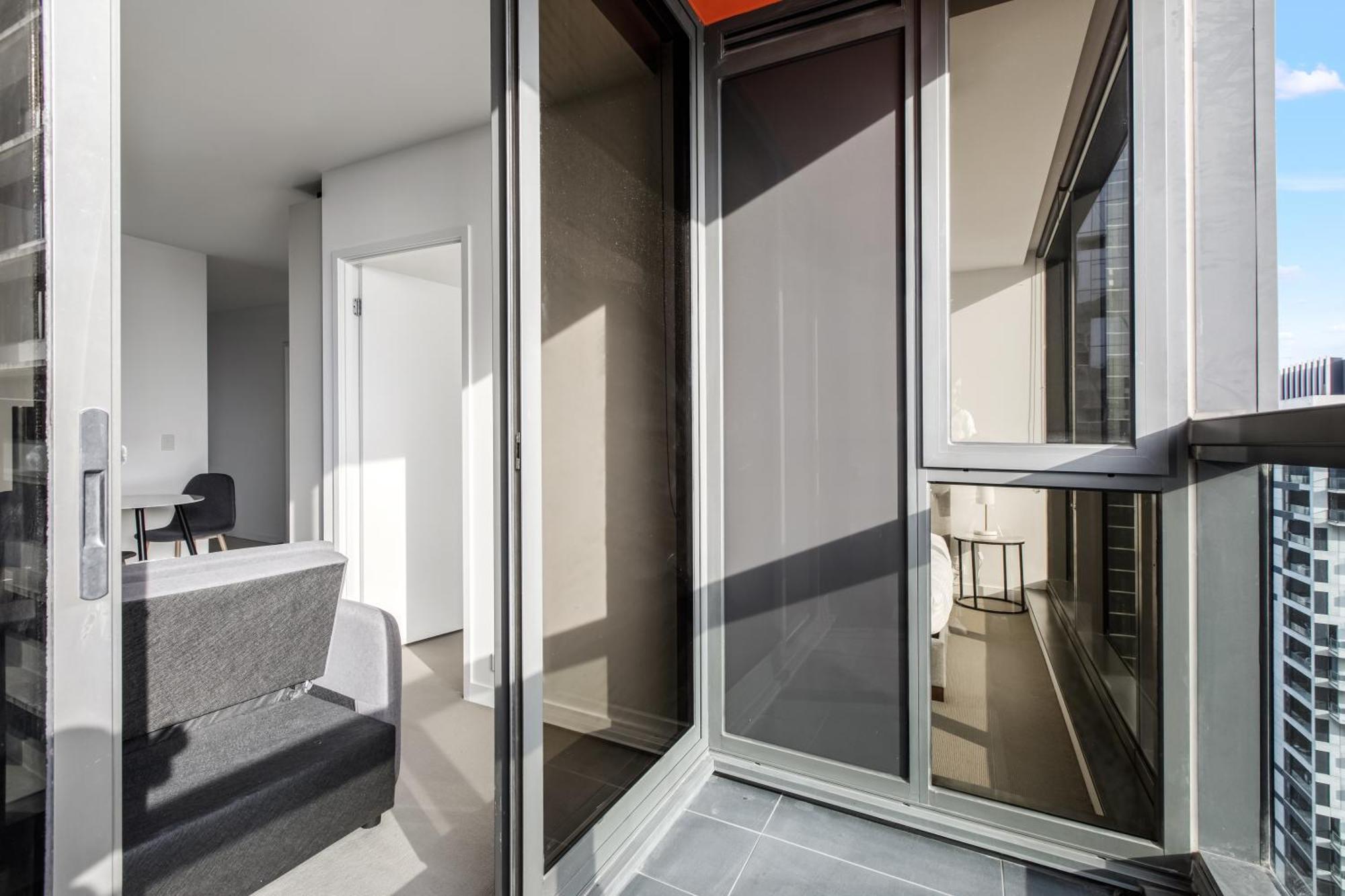 Modern Nomads Prime Cbd 2br Modern Haven With Pool & Gym *