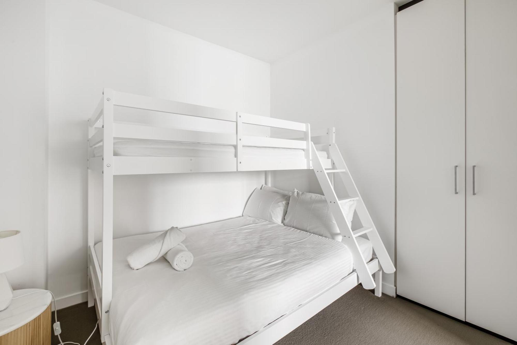 Modern Nomads Prime Cbd 2br Modern Haven With Pool & Gym