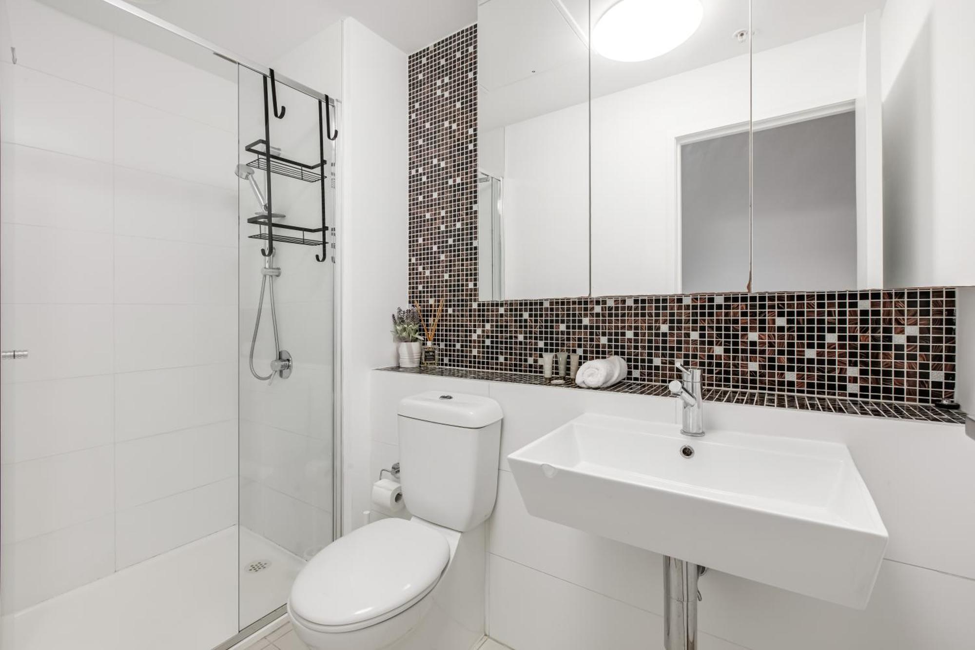 Modern Nomads Prime Cbd 2br Modern Haven With Pool & Gym Apartment *