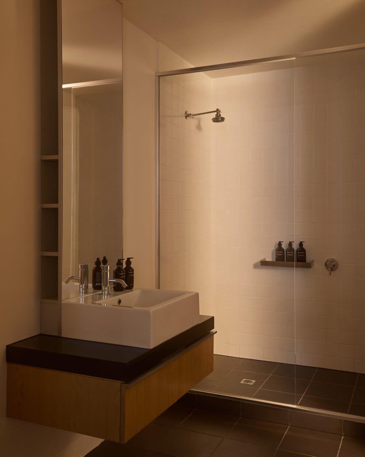 A Luxe In The Paris End Of Apartment