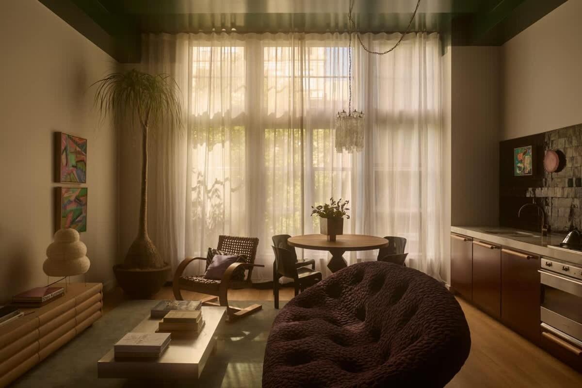 A Luxe In The Paris End Of Apartment *