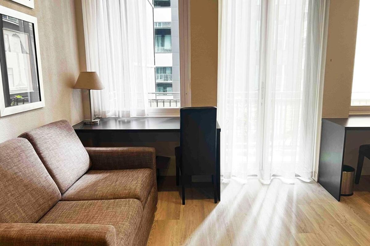812 Cbd Collins St Oaks Apartment